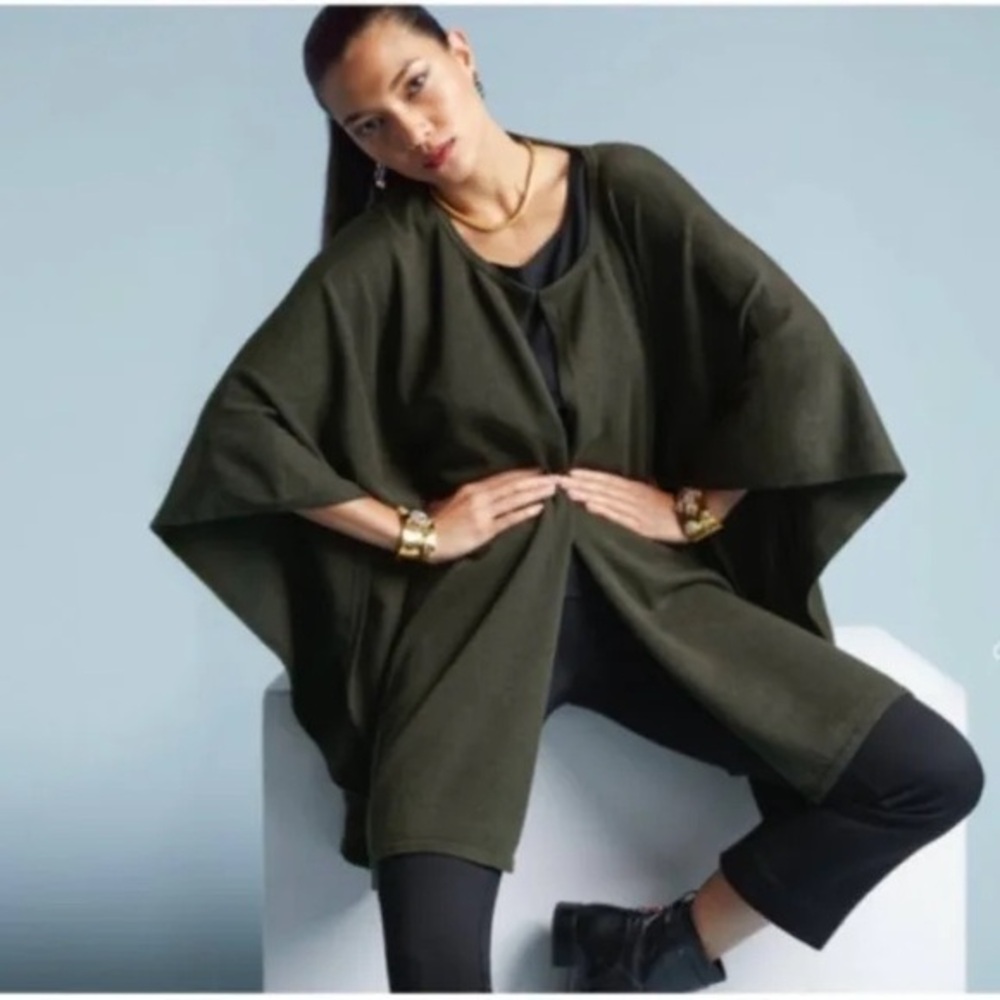 CAbi dark gray Women's Sweater Cape poncho OS